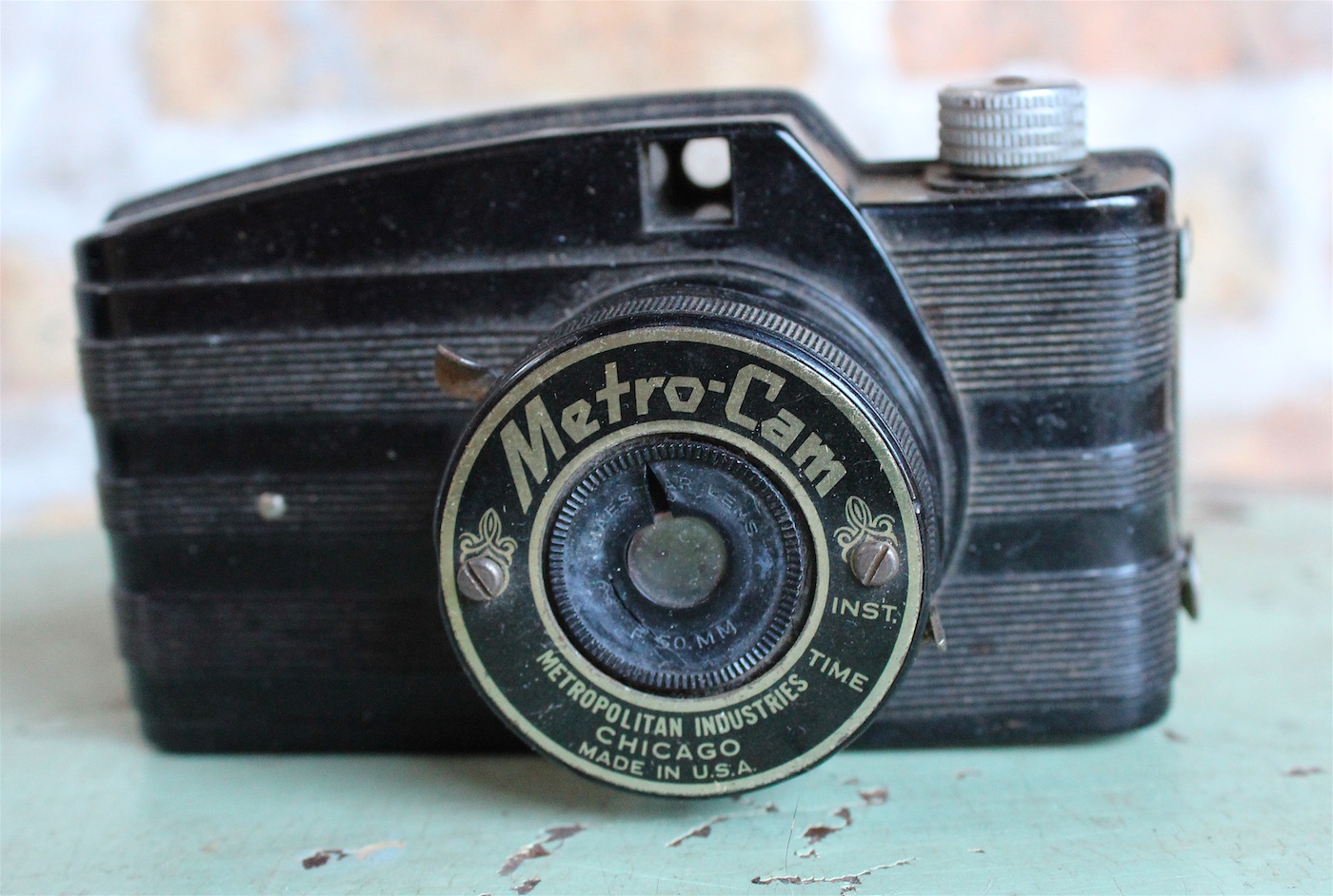 Metro-Cam Miniature Bakelite Camera by Metropolitan Industries, c. 1940