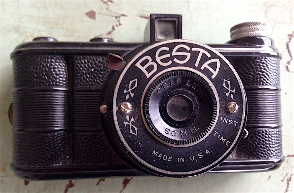 Besta Miniature Bakelite Camera by Monarch MFG Co., 1940s