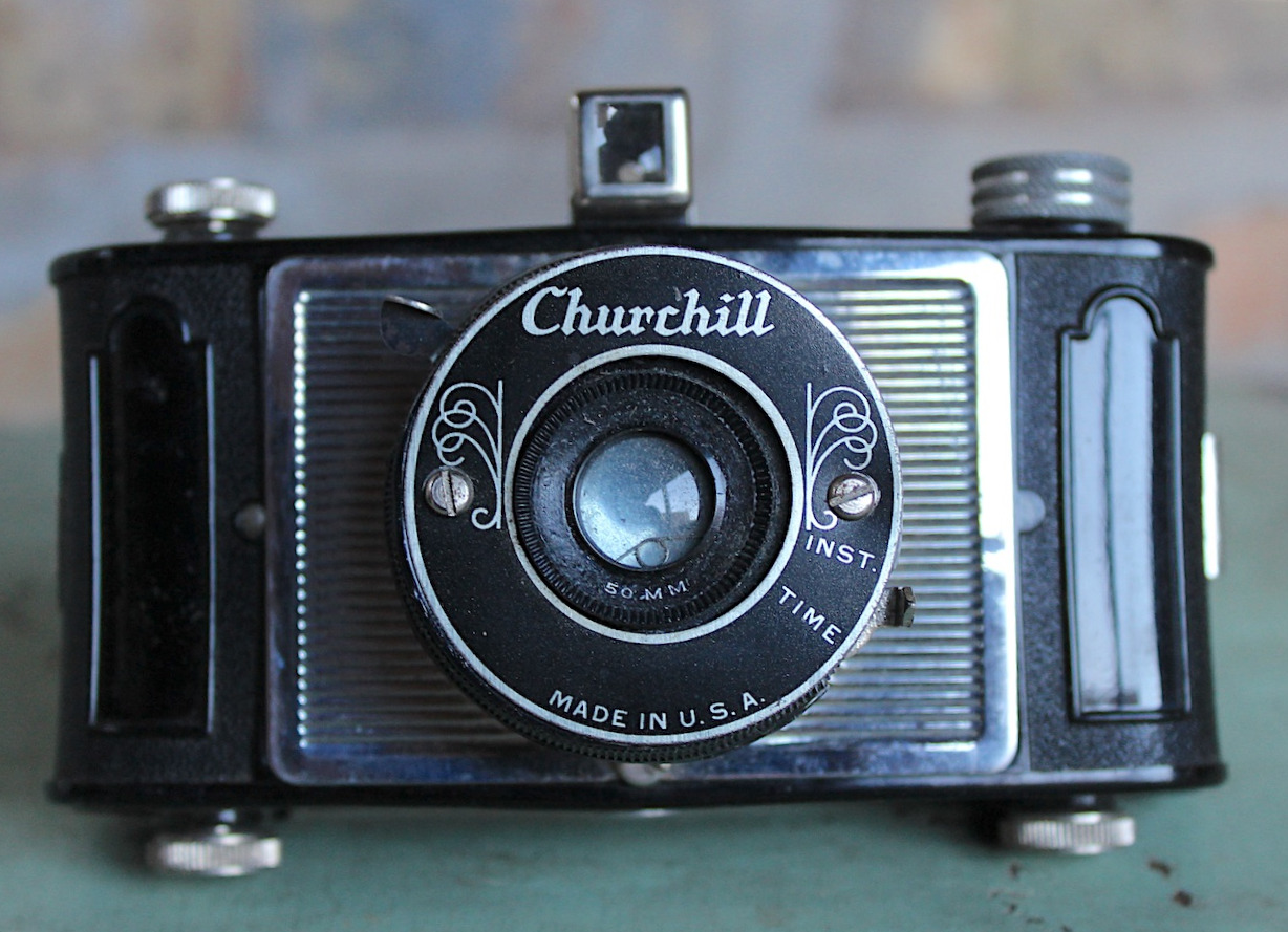 Churchill Miniature Bakelite Camera by Monarch MFG Co., 1940s