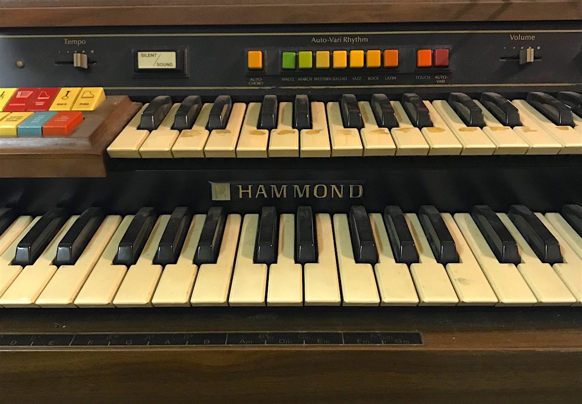 Hammond clearance organ electric
